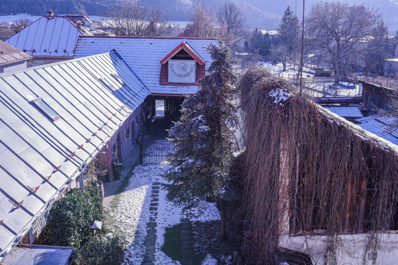 ホテル Mnichov Dvor Slovenska Lupca エクステリア 写真