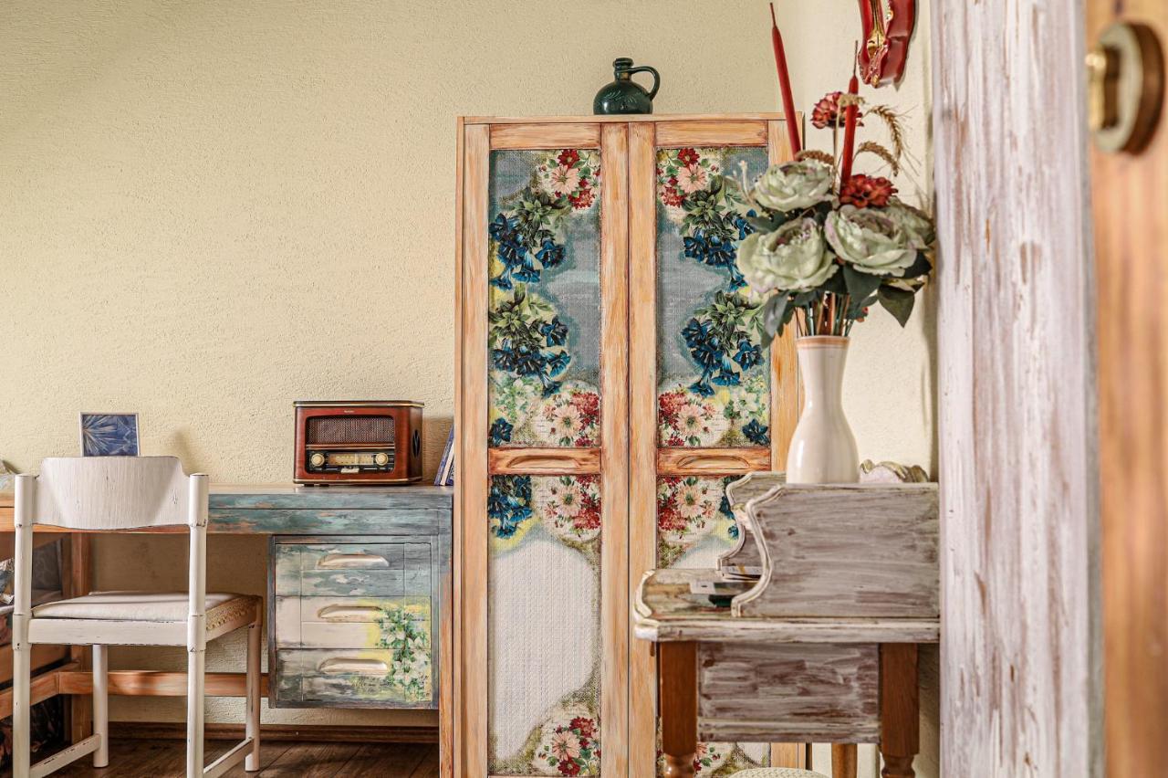 ホテル Mnichov Dvor Slovenska Lupca エクステリア 写真